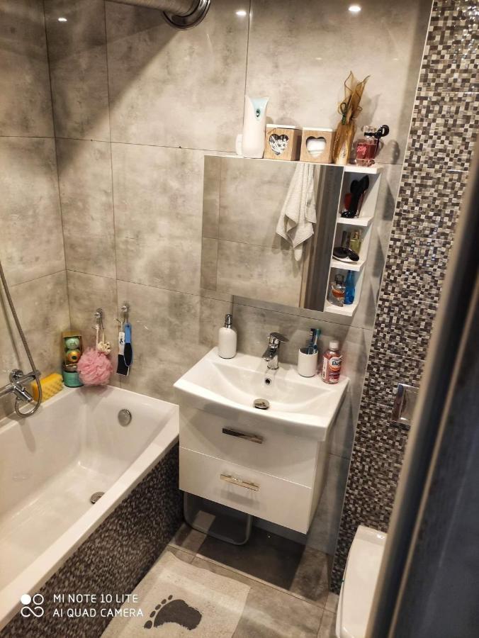Apartament Dwupokojowy O Wysokim Standardzie Appartamento Ruda Slaska Esterno foto